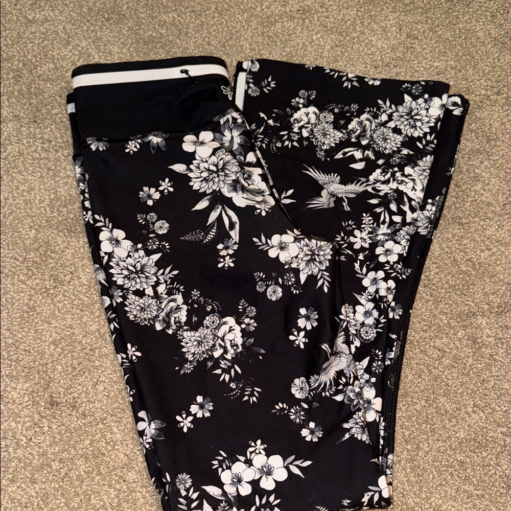 JOHNNY WAS Bee Active Babybell w/Side Slit Active Leggings Charcoal Dreamer Lg